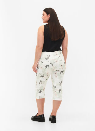 Capri Jeans mit Blumenprint und hoher Taille, White Flower AOP, Model image number 1