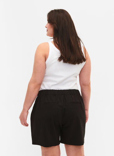 Maddison Shorts mit normaler Passform, Black, Model image number 1