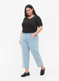 Straight Jeans mit Knöchellänge, Light blue denim, Model