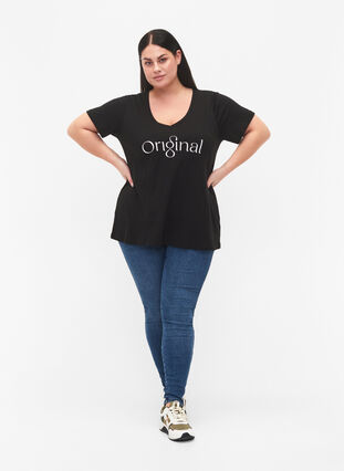 T-Shirt aus Baumwolle mit Druck und V-Ausschnitt , Black ORI, Model image number 2