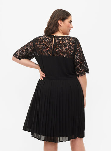 Kurzärmeliges Kleid mit Spitzenoberteil, Black, Model image number 1
