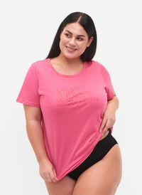 Baumwoll-T-Shirt mit Aufdruck und kurzen Ärmeln, Hot Pink Create, Model