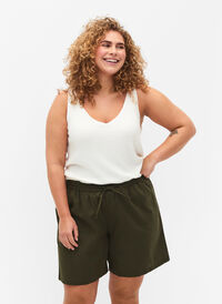 Lockere Shorts aus einer Baumwollmischung mit Leinen, Forest Night, Model
