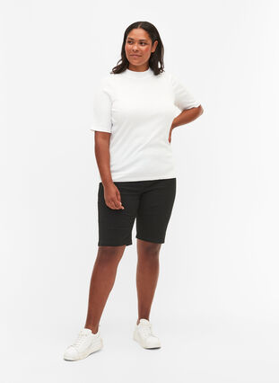 Eng anliegende Shorts mit Gesäßtaschen, Black, Model image number 3
