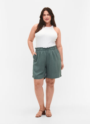 Lockere Shorts aus Viskose, Balsam Green, Model image number 3