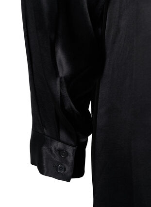 Langes glänzendes Hemd mit Einschnitt, Black, Packshot image number 3