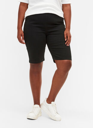 Eng anliegende Shorts mit Gesäßtaschen, Black, Model image number 2