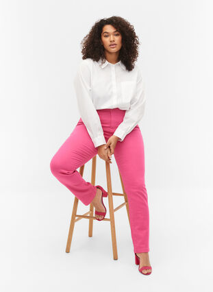 Emily Jeans mit normaler Taillenhöhe und Slim Fit, Shock. Pink, Model image number 2
