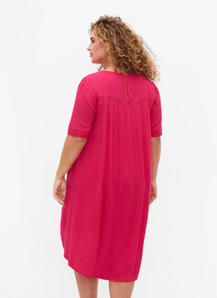 Viskose-Kleid mit Spitzenband, Bright Rose, Model image number 1
